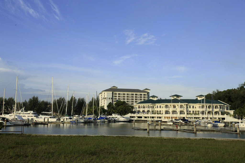 Avillion Admiral Cove Hotel Port Dickson Exterior photo