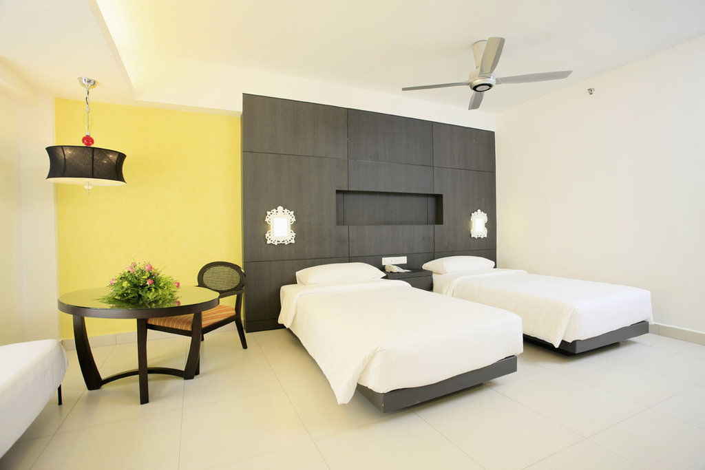 Avillion Admiral Cove Hotel Port Dickson Exterior photo